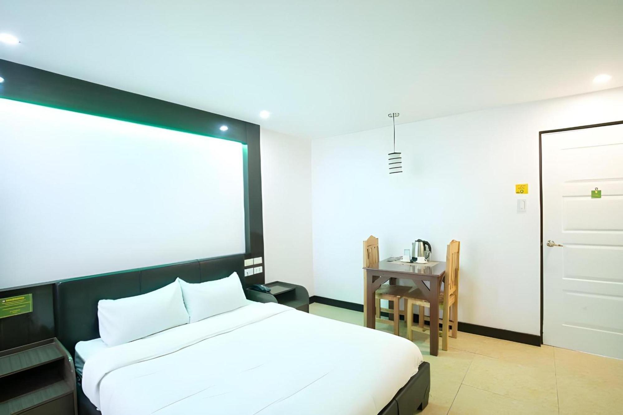 Oyo 195 Ranchotel - Binan Екстер'єр фото