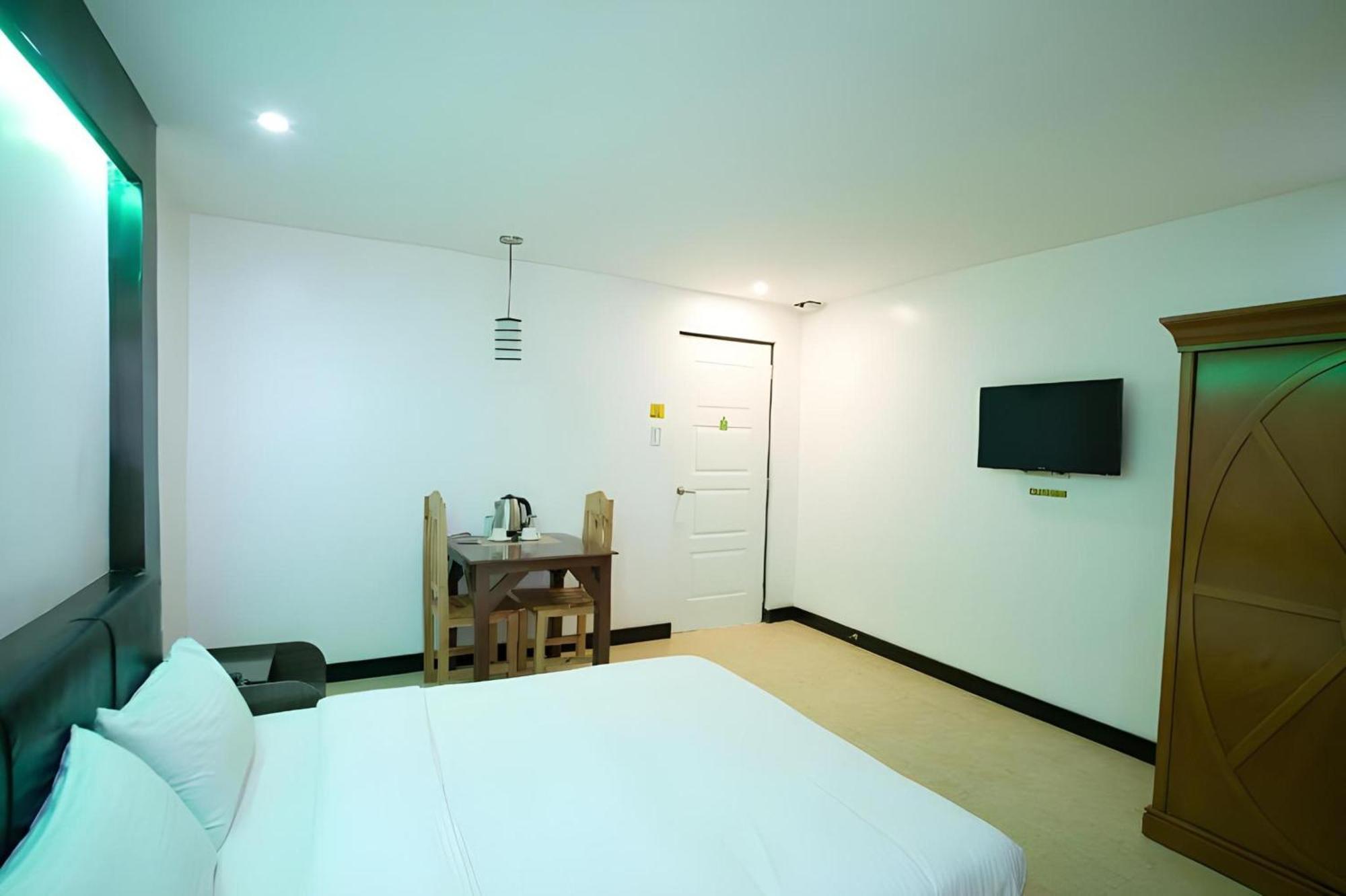 Oyo 195 Ranchotel - Binan Екстер'єр фото